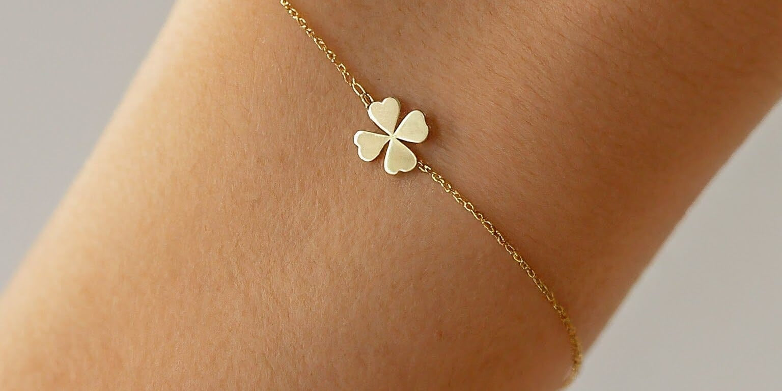 14k Gold Clover Bracelet: A Touch of Timeless Elegance
