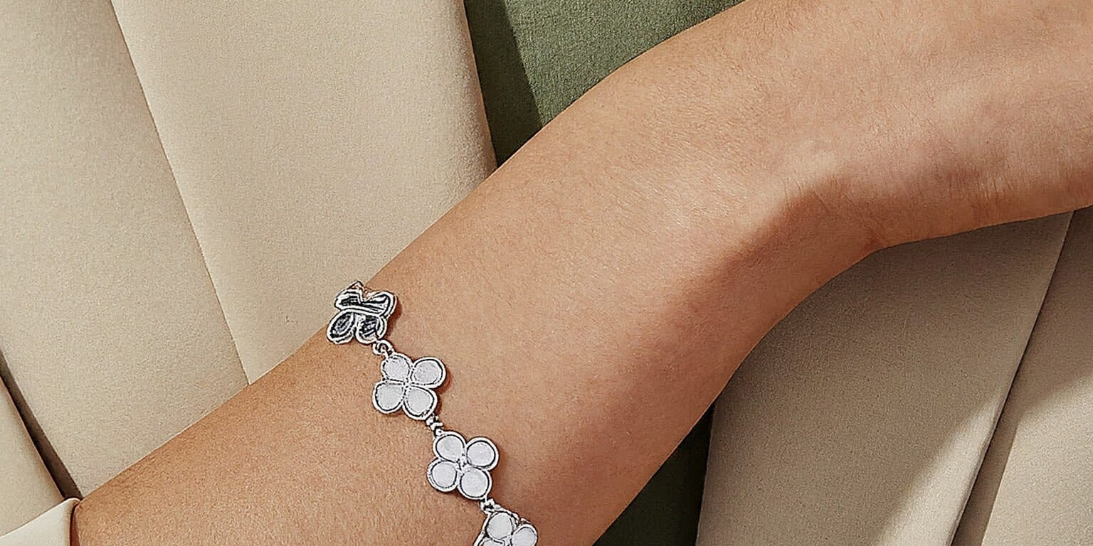 Clover Bracelet White Gold: A Gift of Love & Luxury