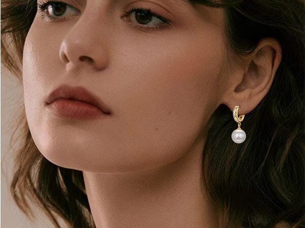 Pearl Drop Earrings: A Timeless Classic Touch of Elegance