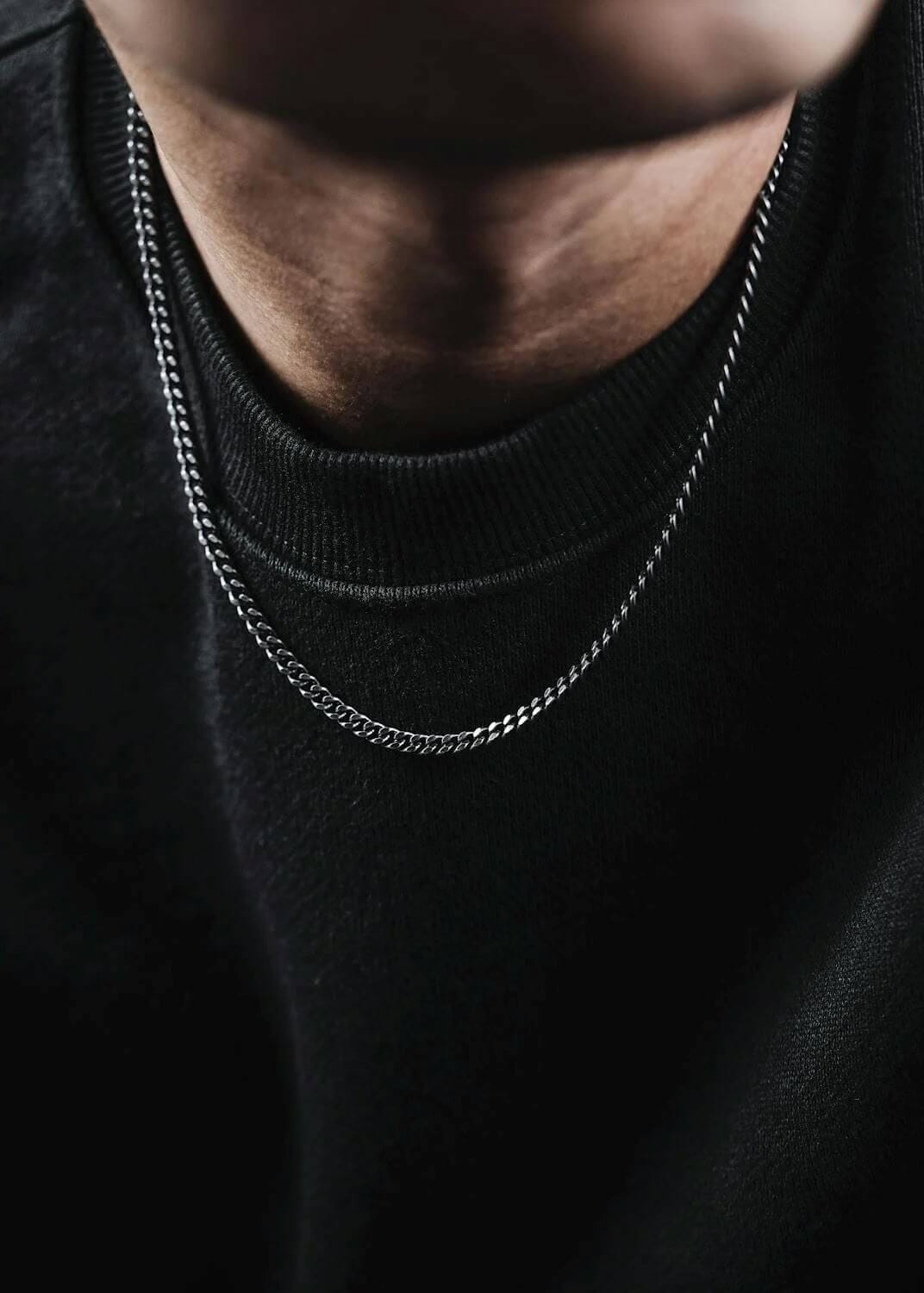 4 Men’s Gold Jewelry Pieces: Elevate Your Style
