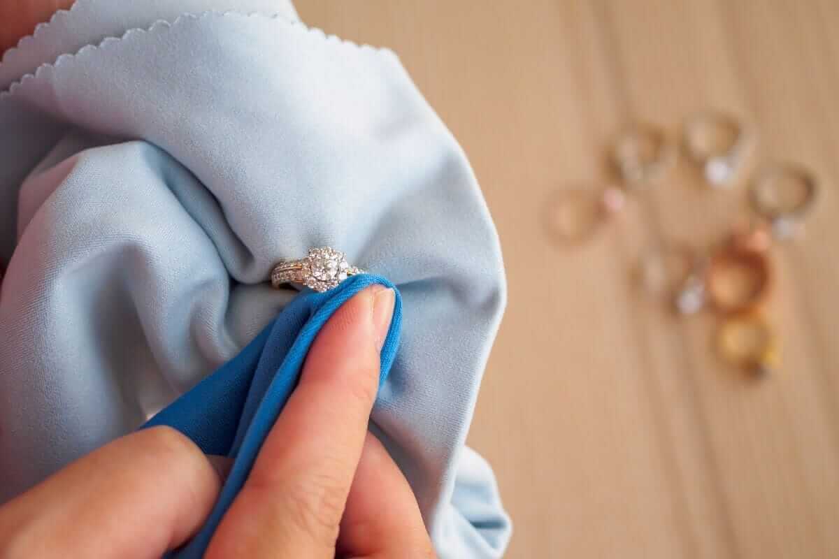 How to Clean Wedding Ring: A Simple Guide for Sparkling Results