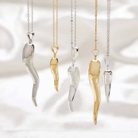 Le collier en corne italienne