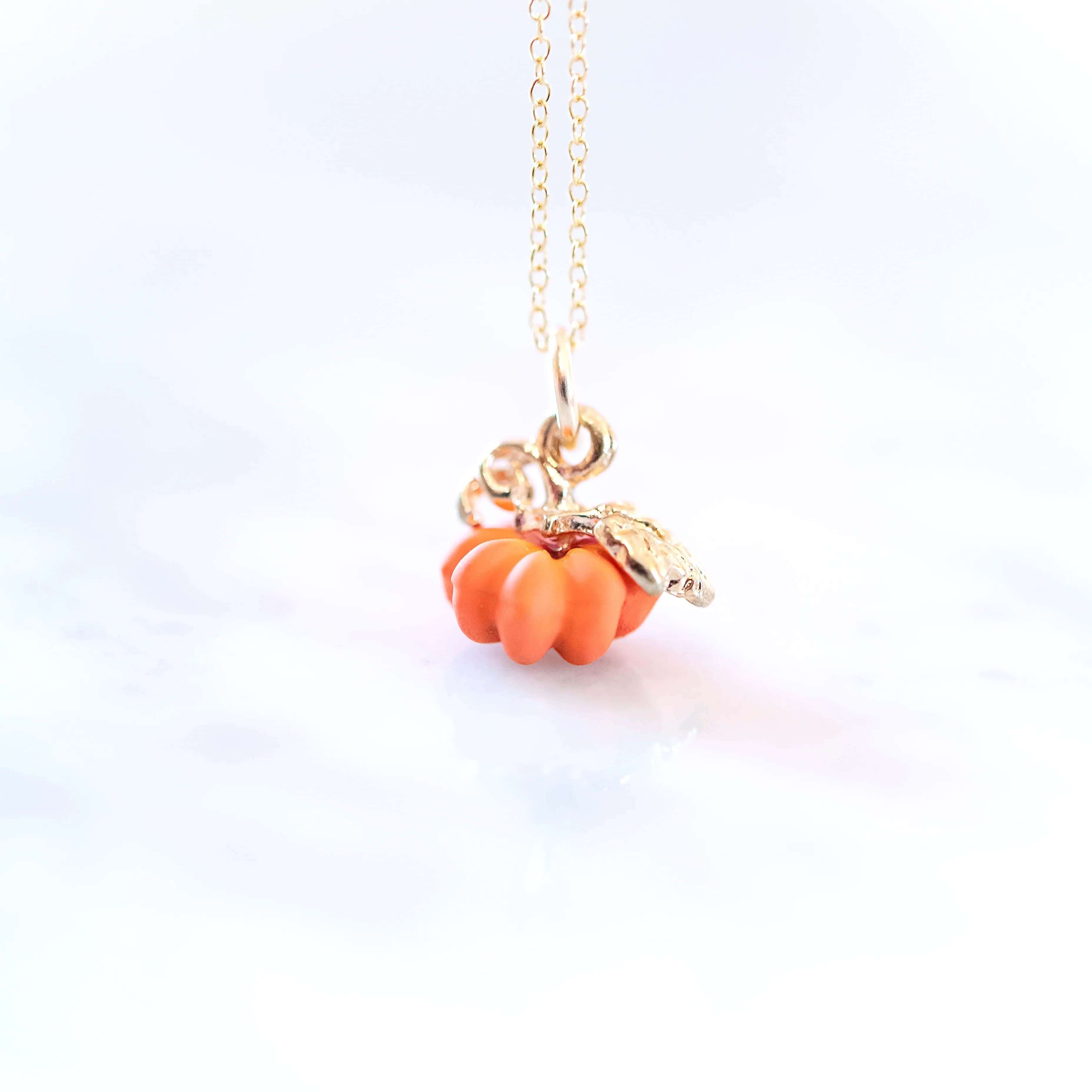 Stylish Kendra Scott Pumpkin Necklace Review &amp; Styling Tips