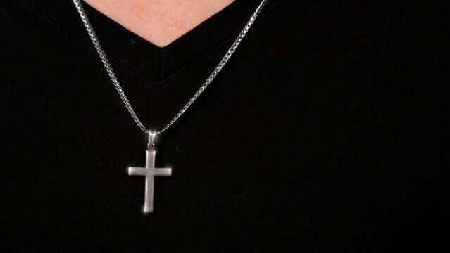 Top Silver Cross Necklace Styles for Any Occasion
