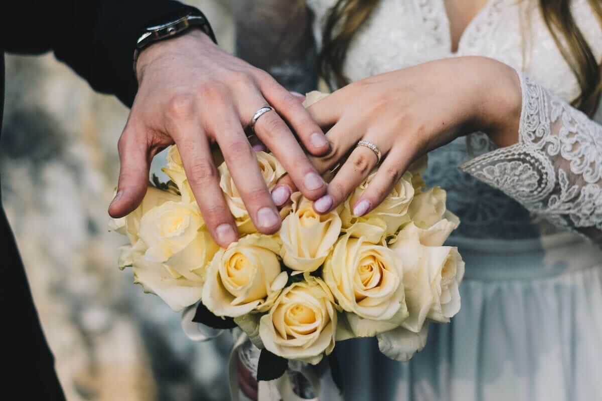 What Hand Does a Wedding Ring Go On: Traditions and Meanings Decoded
